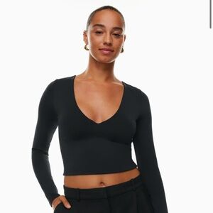 Aritzia - Babaton Contour V-Neck Longsleeve